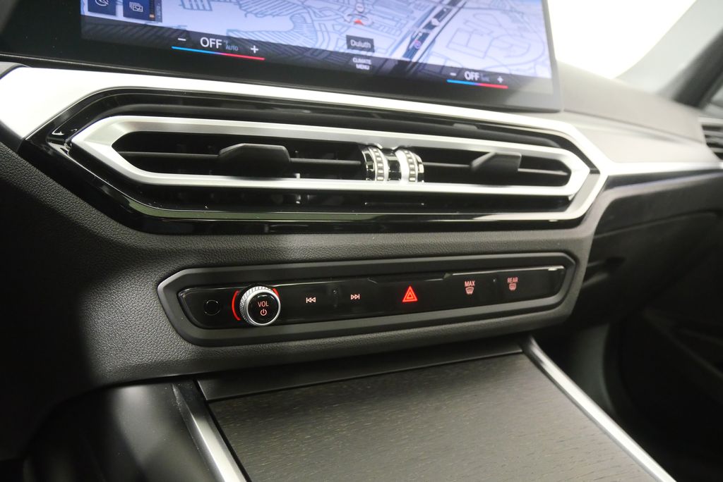 Thumbnail: 2024 BMW 3 Series - 26