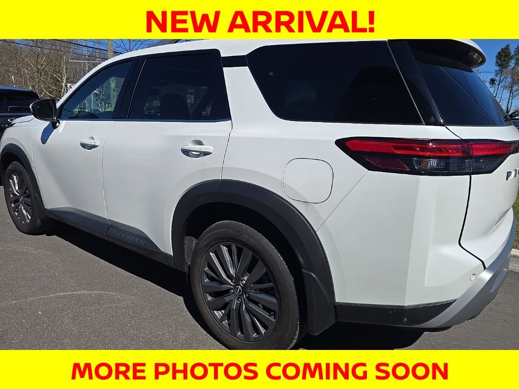 View vehicle photo 7