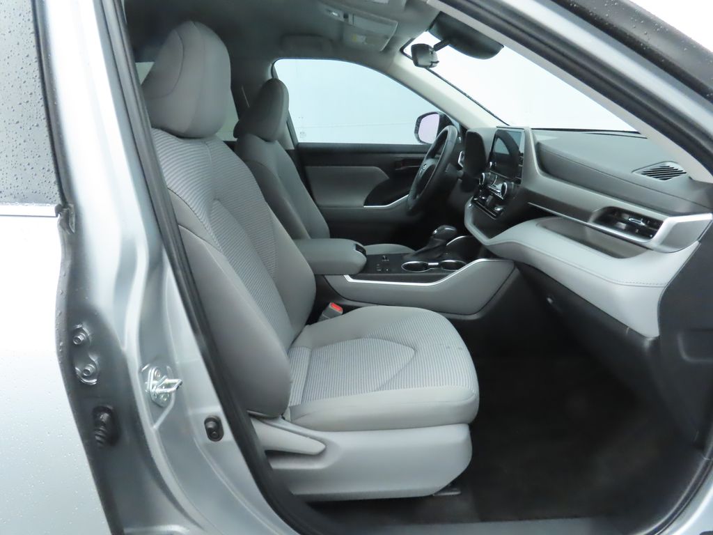 2023 Toyota Highlander LE 21