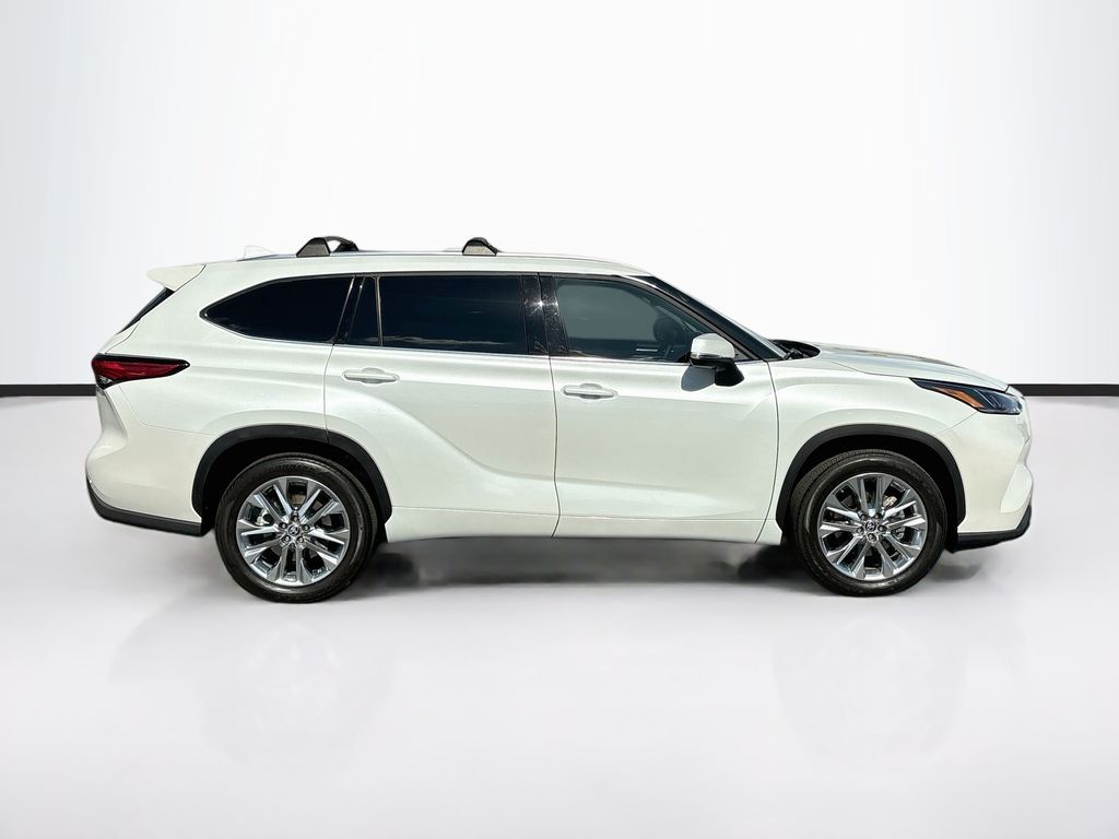 Thumbnail: 2023 Toyota Highlander - 4