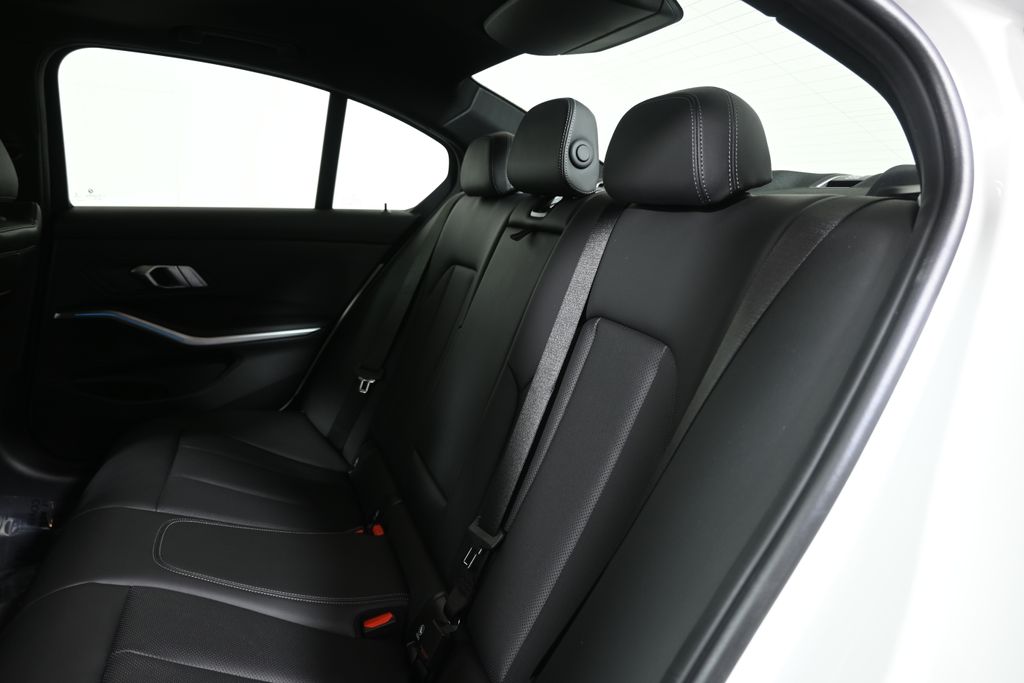 Thumbnail: 2023 BMW 3 Series - 4