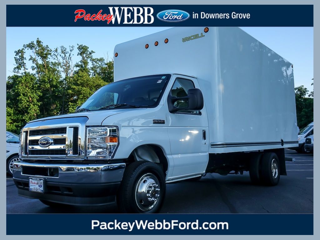 Oxford White 2025 Ford E-Series Chassis Pickup Truck Rear-Wheel Drive 6-Speed Automatic Overdrive