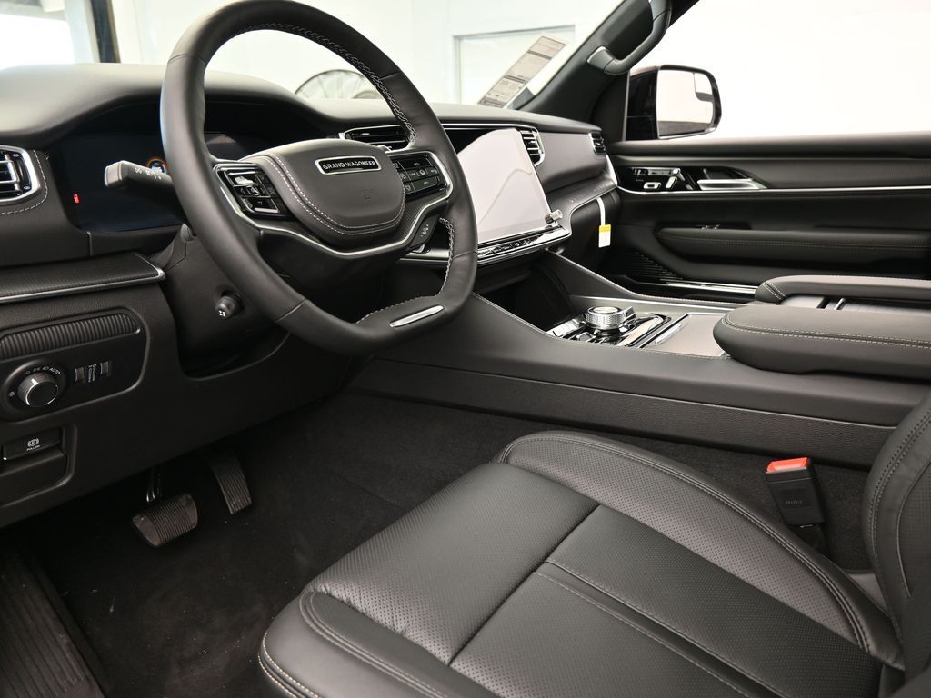 New 2026 Silver Zynith Jeep Summit Obsidian image 13