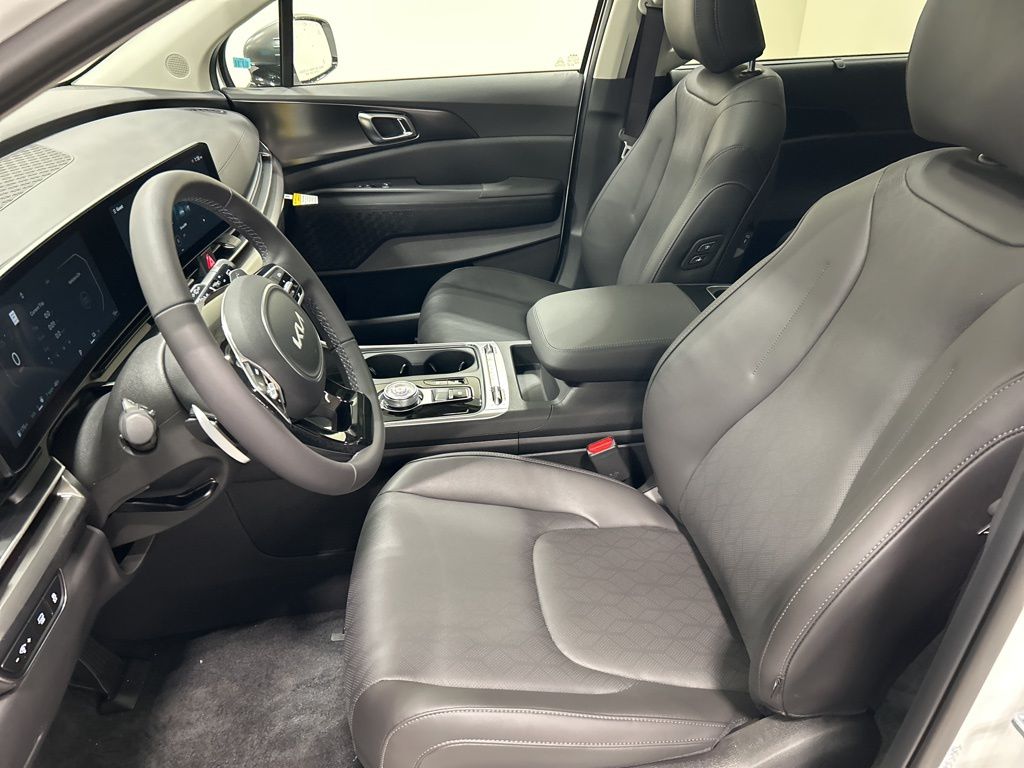 new 2026 Kia Carnival Hybrid car, priced at $1,164,713