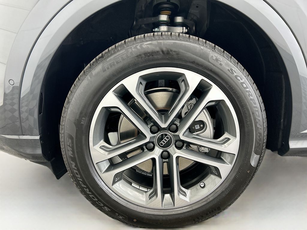 Thumbnail: 2025 Audi Q5 - 30