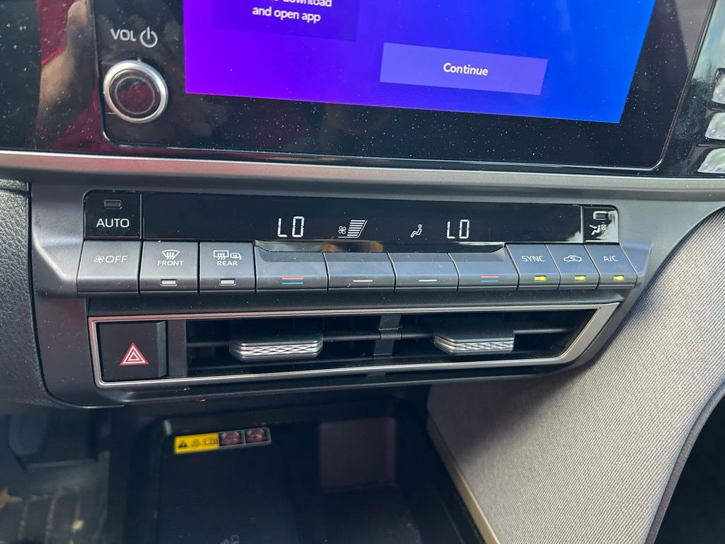 Thumbnail: 2025 Toyota Camry - 25