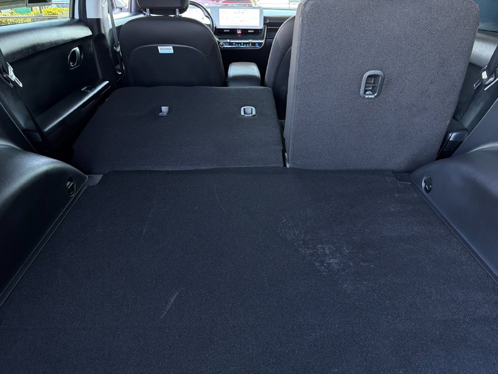 Used 2024 White Hyundai SEL image 15