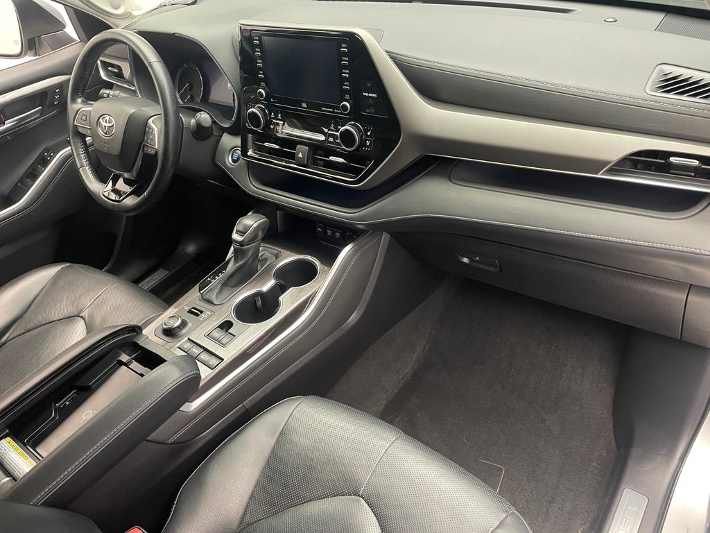 2021 Toyota Highlander Limited 16