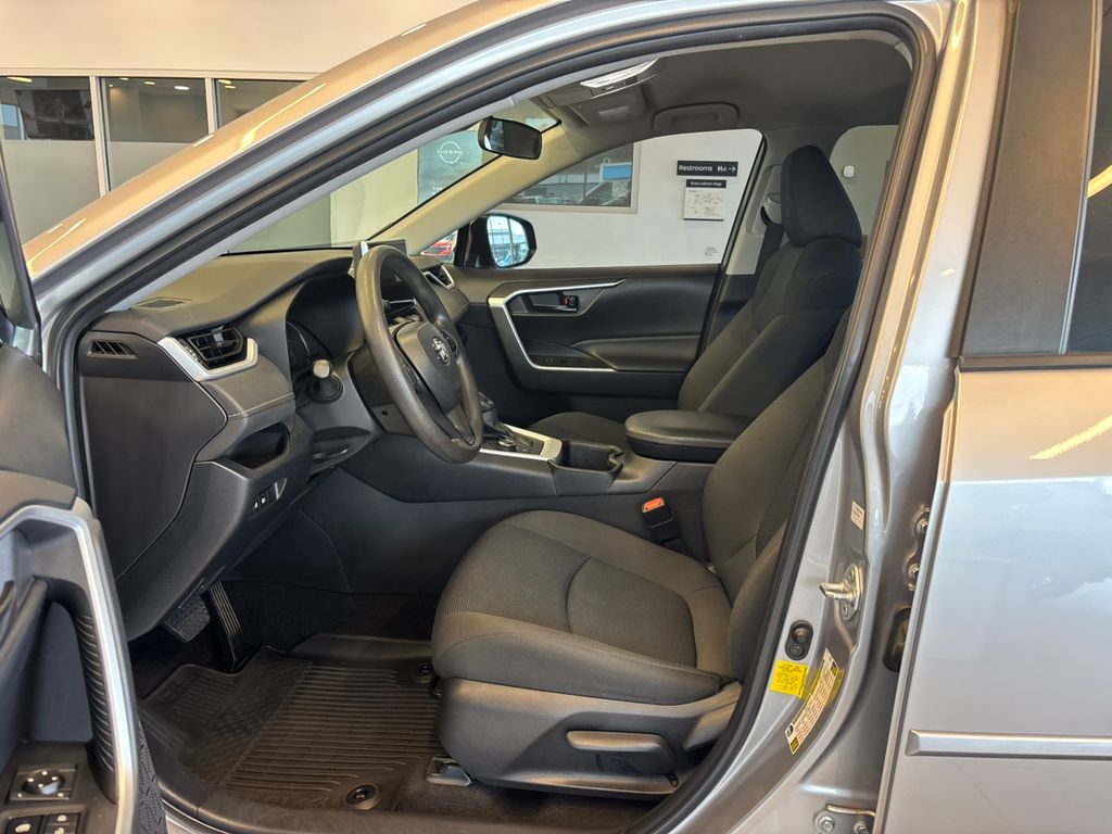 2023 Toyota RAV4 Hybrid LE