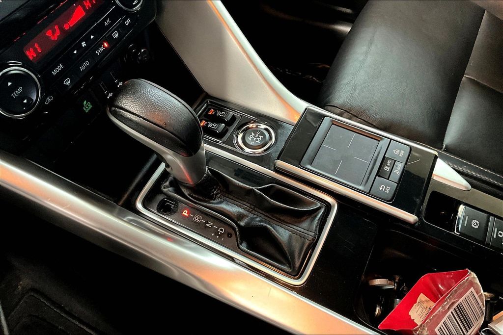 Used 2020 Black Mitsubishi SE image 16