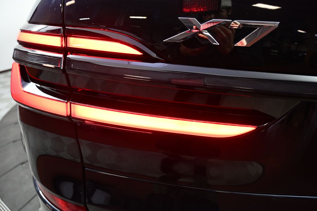 Thumbnail: 2025 BMW X7 - 10