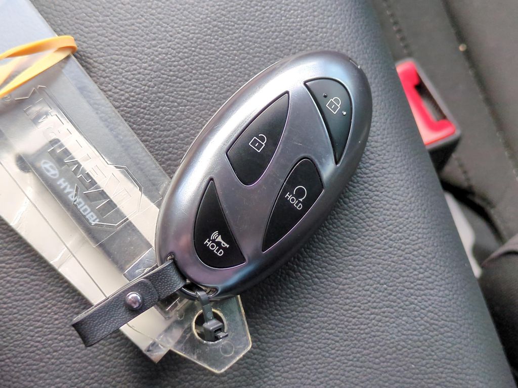 Used 2026 White Hyundai SEL Sport image 21