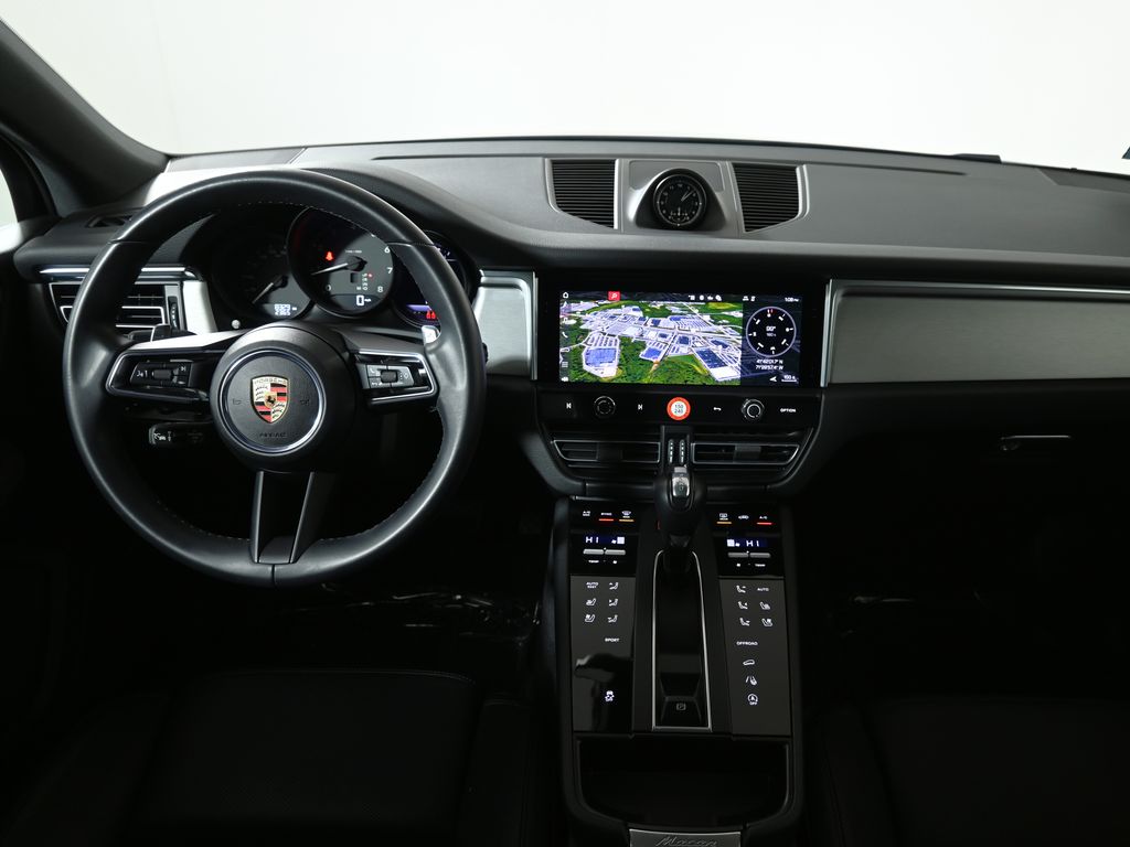 Thumbnail: 2025 Porsche Macan - 16