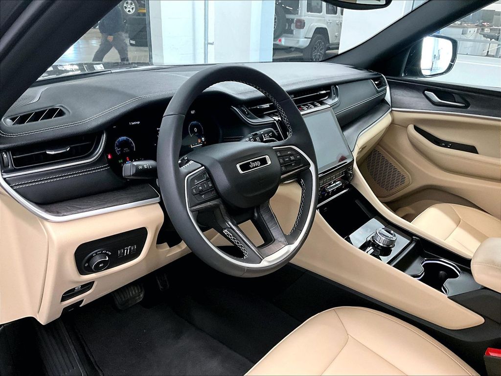 2024 Jeep Grand Cherokee — photo 8