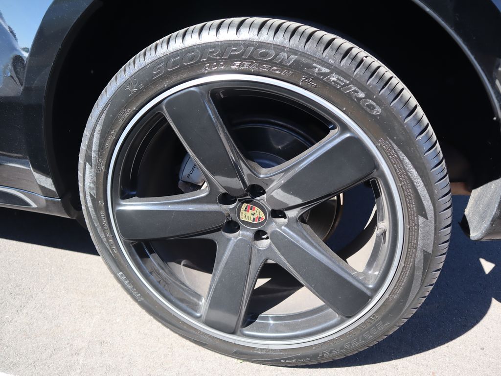 Thumbnail: 2015 Porsche Macan - 16