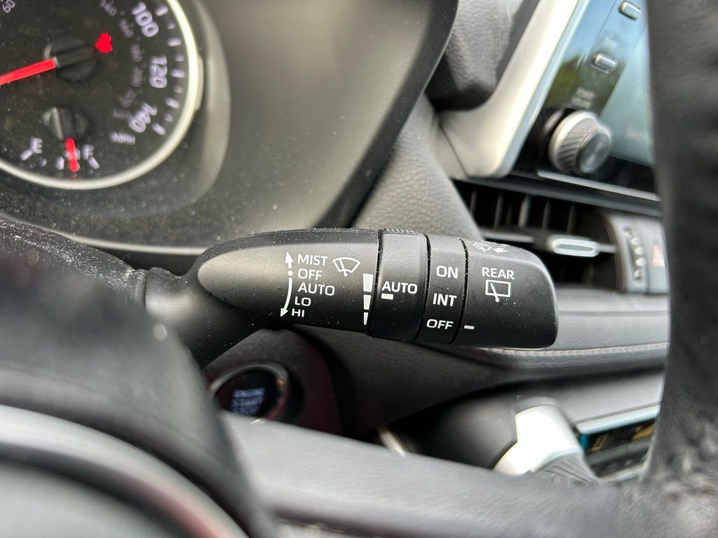Thumbnail: 2021 Toyota RAV4 - 22