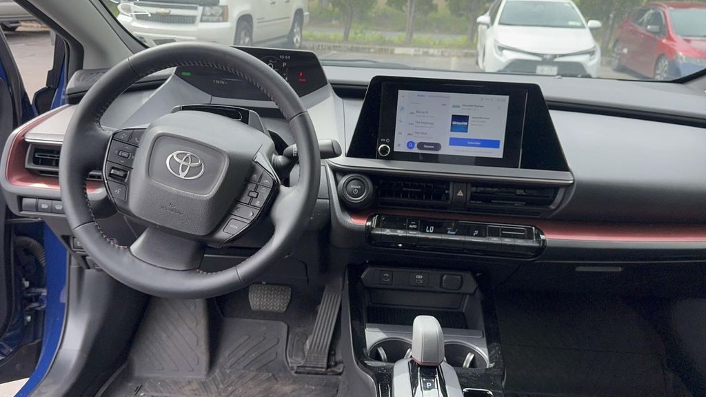 2025 Toyota Prius SE - Photo 10