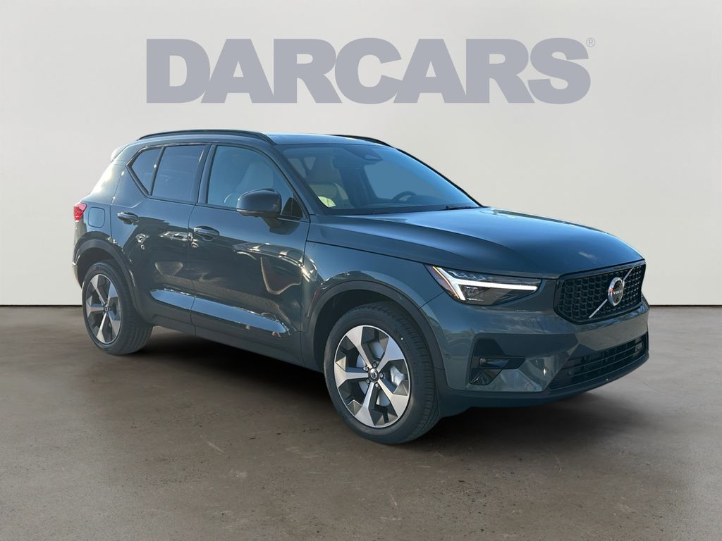 Forest Lake 2026 Volvo XC40 B5 Plus AWD SUV / Crossover All-Wheel Drive Automatic