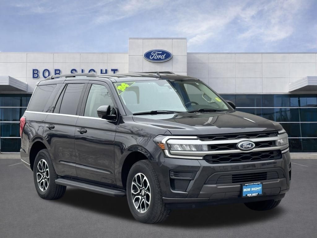Used 2024 Ford Expedition XLT with VIN 1FMJU1J83REA67903 for sale in Kansas City