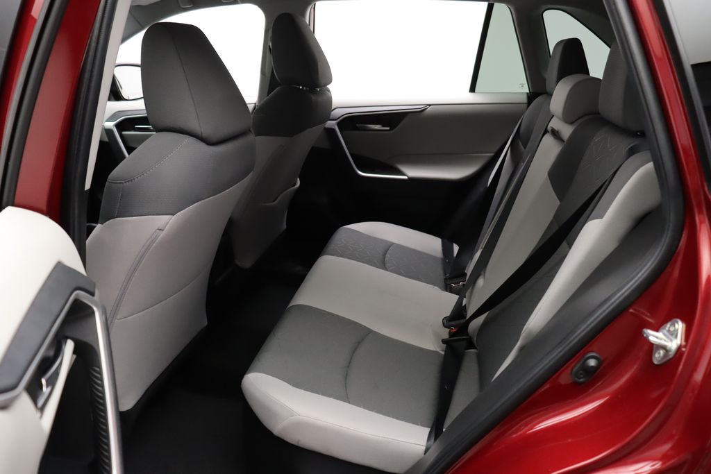 2022 Toyota RAV4 XLE 19