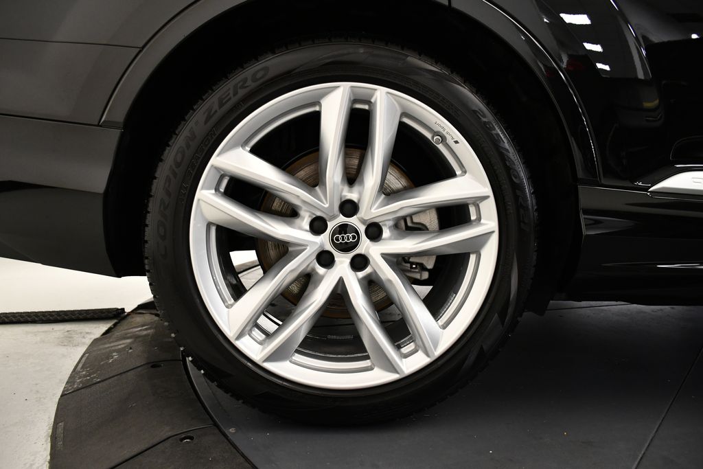 Thumbnail: 2025 Audi Q7 - 15