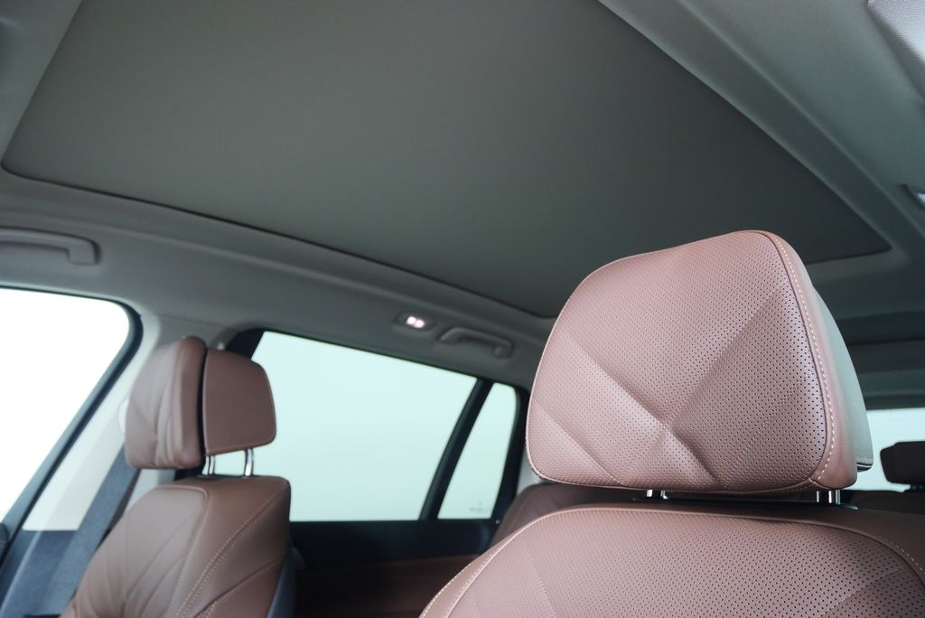 Thumbnail: 2026 BMW X7 - 12