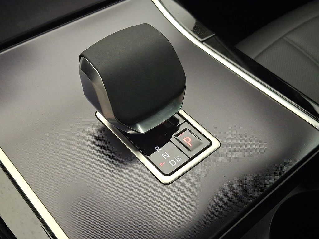 Thumbnail: 2026 Land Rover Range Rover Evoque - 16