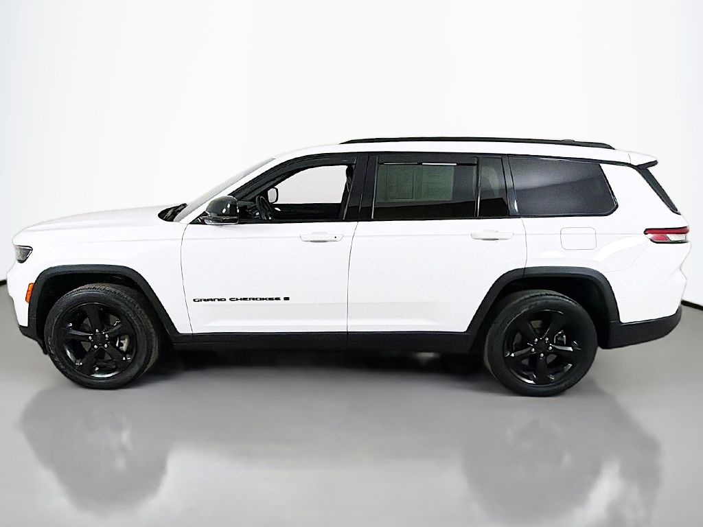 Used 2021 White Jeep Altitude image 15