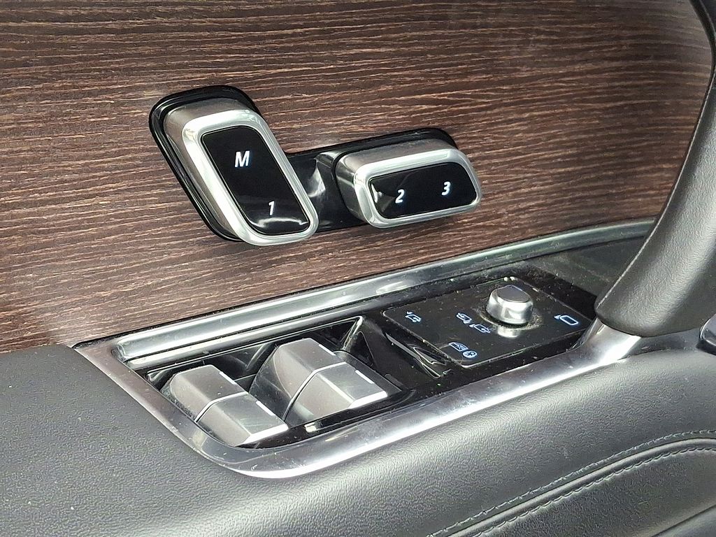 Thumbnail: 2023 Land Rover Range Rover - 27