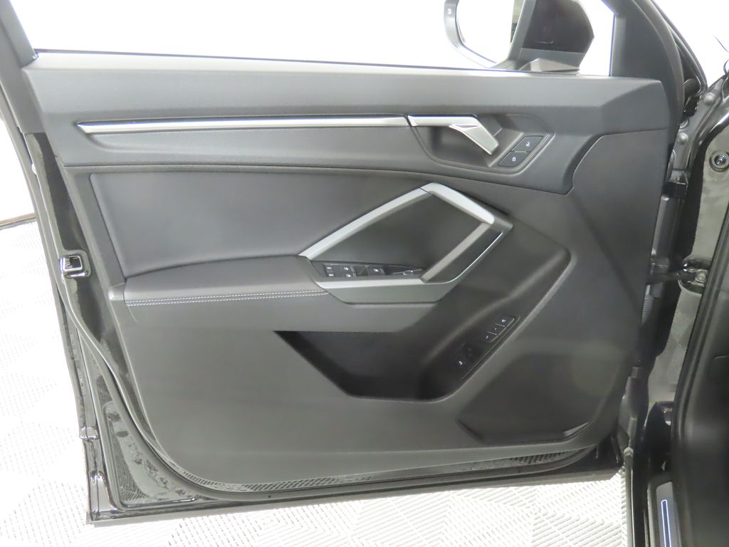 Thumbnail: 2025 Audi Q3 - 30