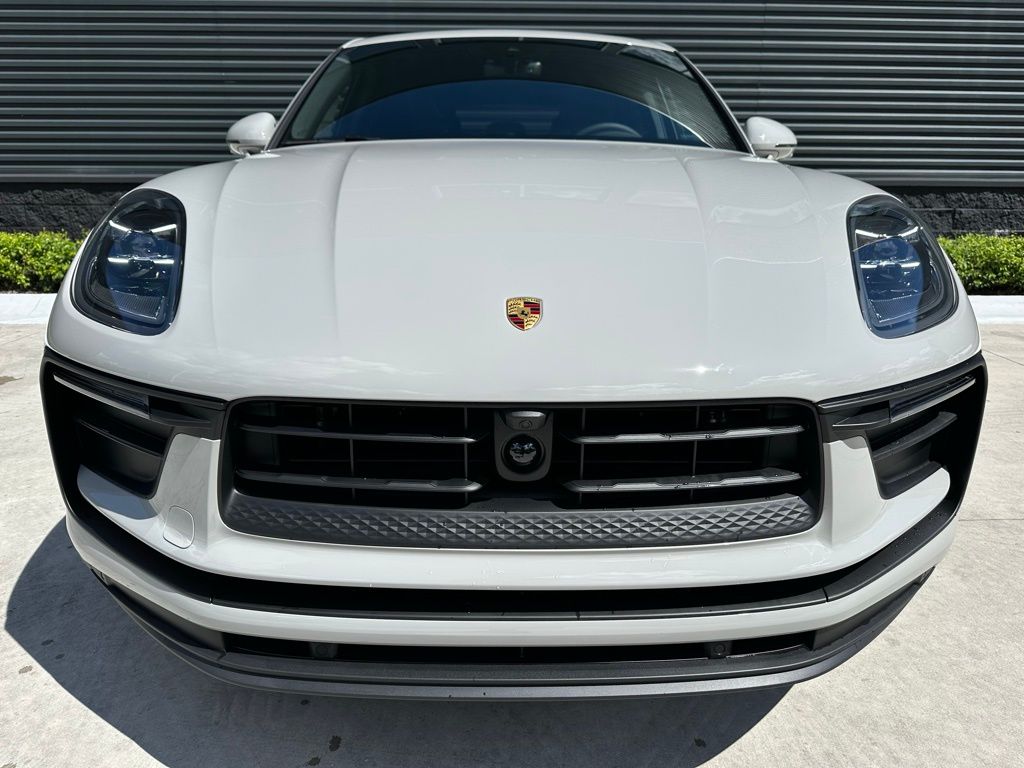 Thumbnail: 2026 Porsche Macan - 7