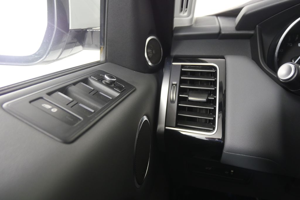 Thumbnail: 2015 Land Rover Range Rover Sport - 20