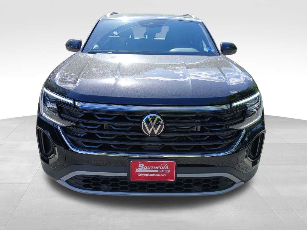 New 2026 Black Volkswagen SE w/Technology image 8