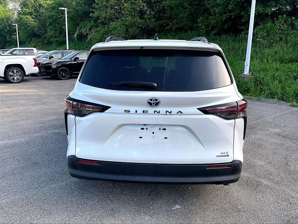 2024 Toyota Sienna — photo 10