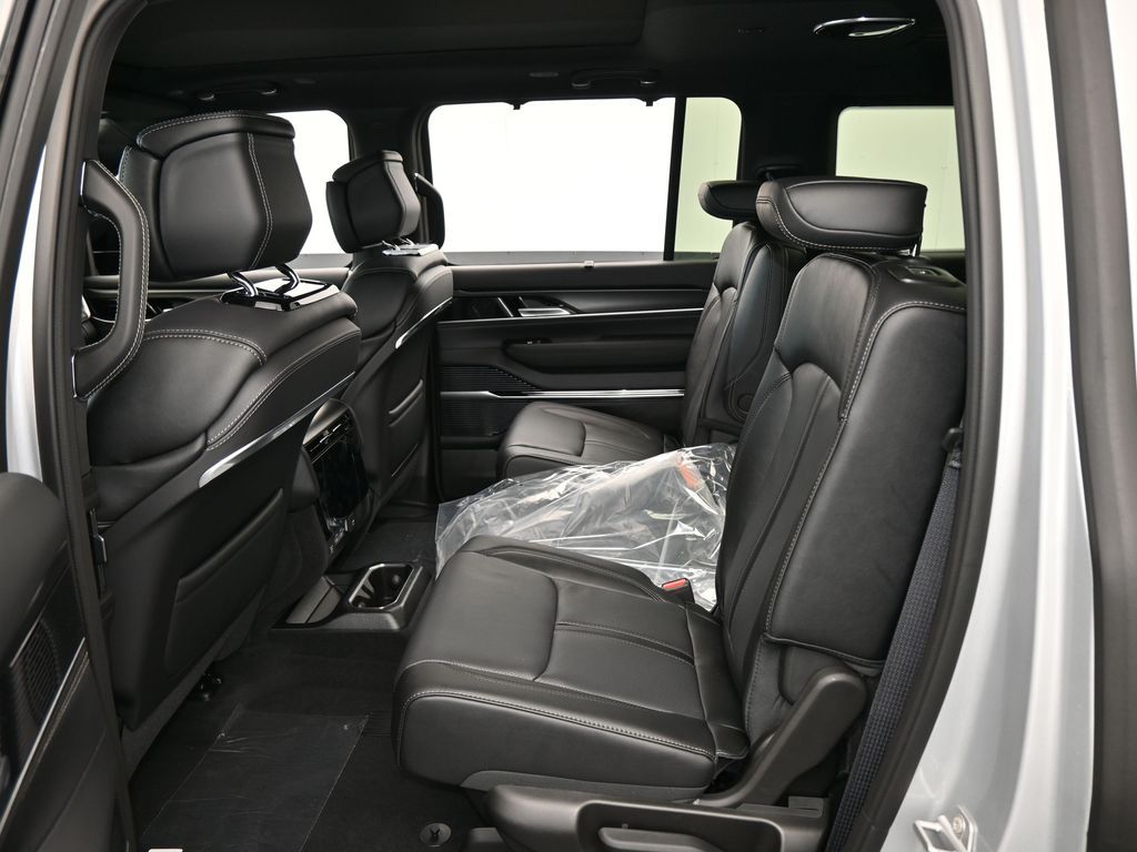 New 2026 Silver Zynith Jeep Summit Obsidian image 33