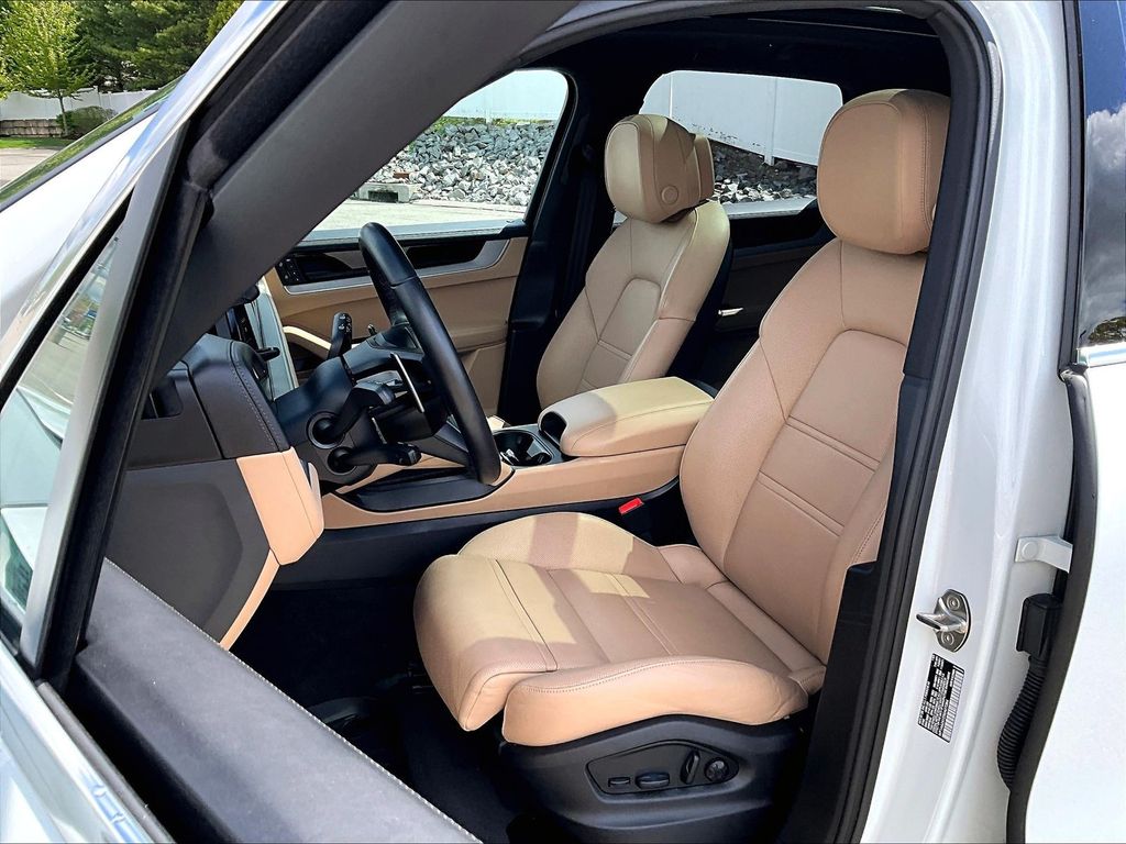 2024 Porsche Cayenne — photo 10