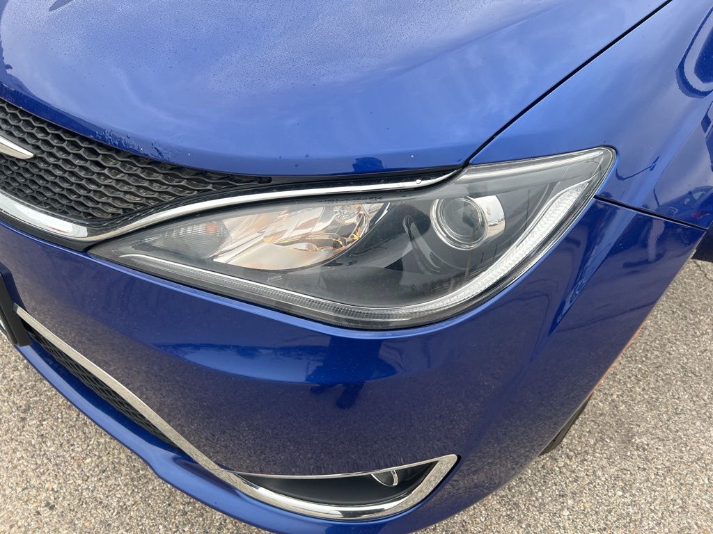2020 Chrysler Pacifica Touring photo