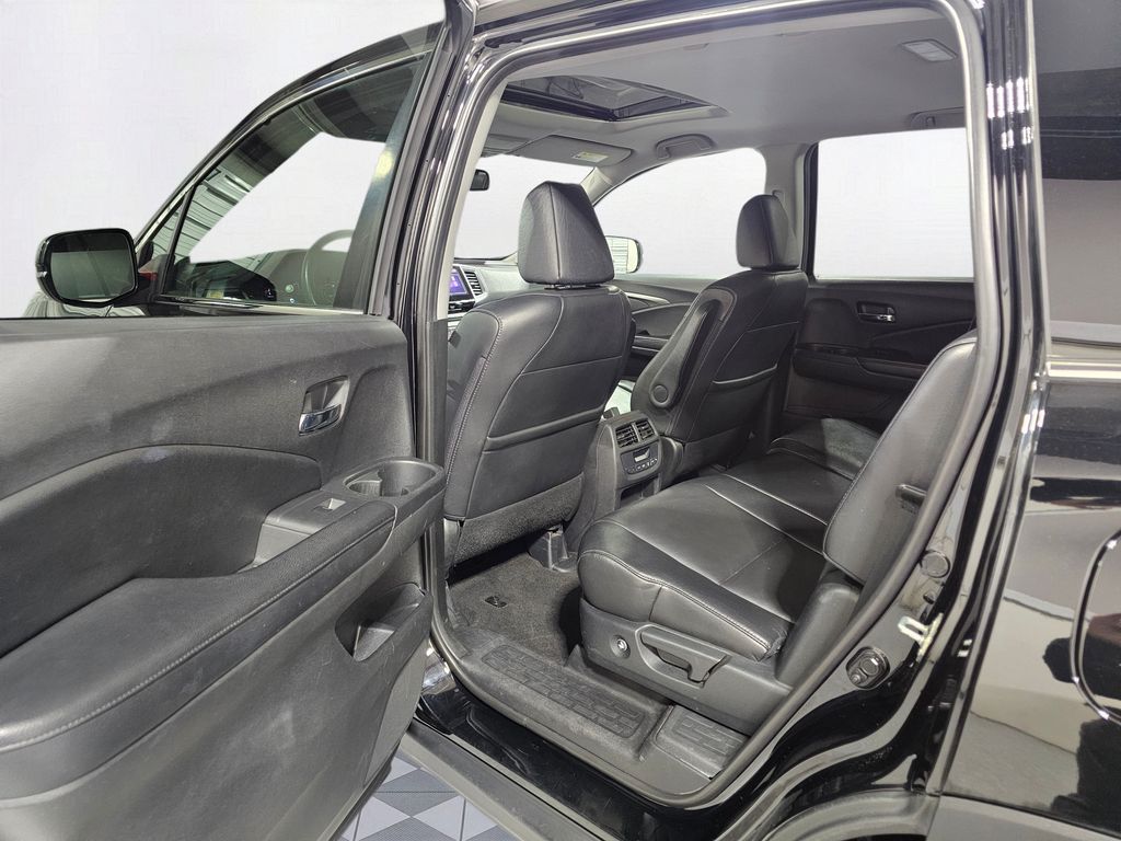 Used 2017  Honda EX-L image 13