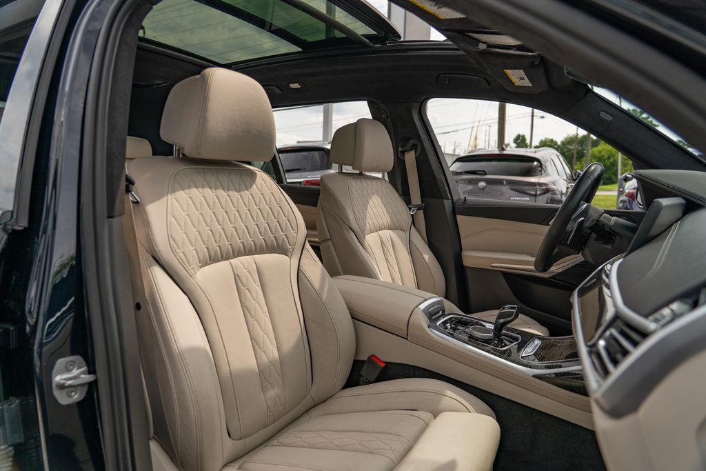 2022 BMW X7 xDrive40i photo
