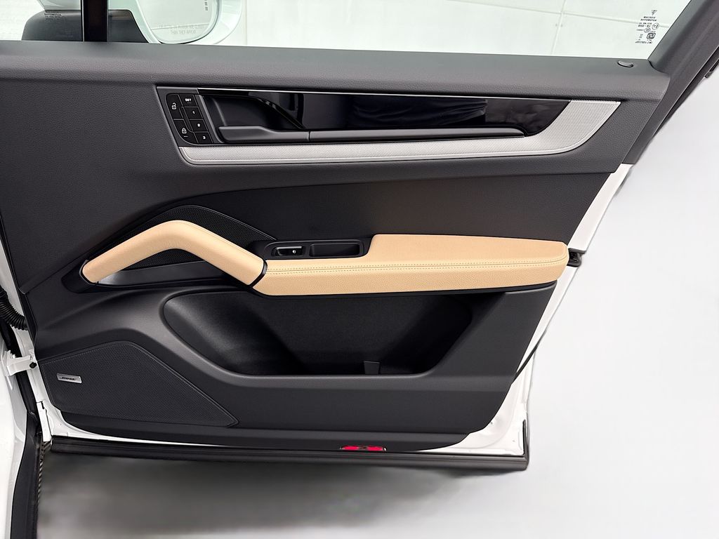 Thumbnail: 2026 Porsche Cayenne - 26