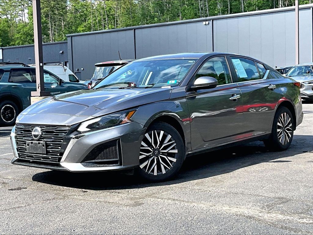 2023 Nissan Altima — photo 3