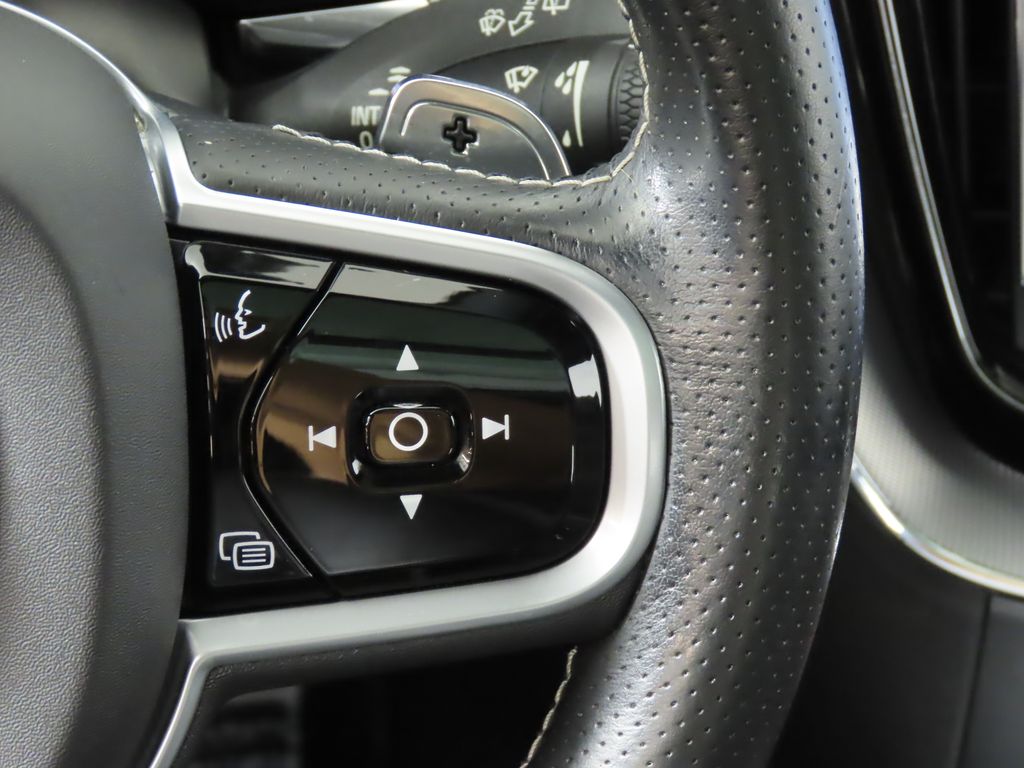 Thumbnail: 2019 Volvo XC60 - 18