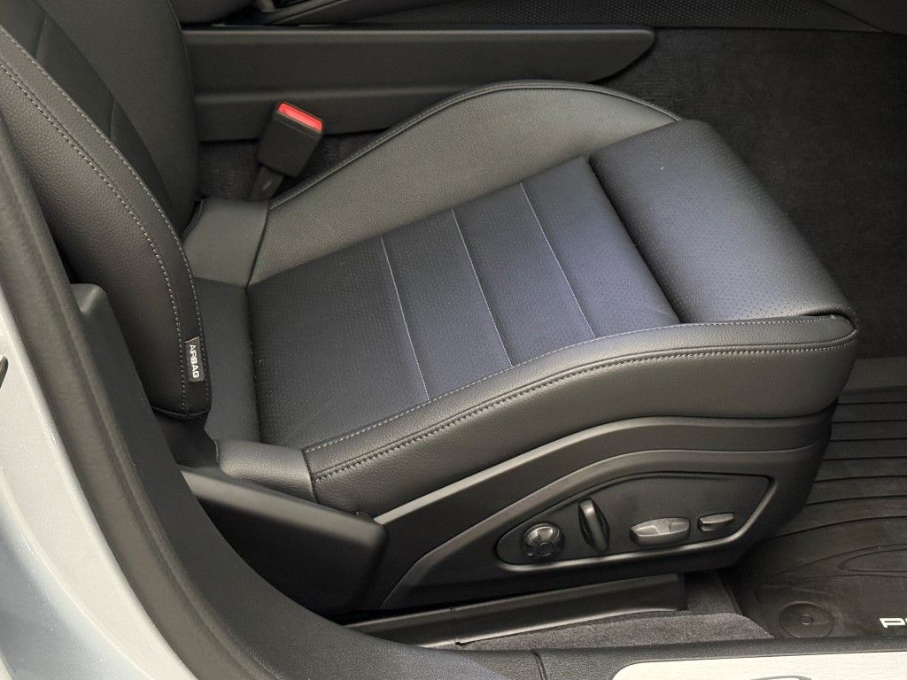 Thumbnail: 2025 Porsche Panamera - 24