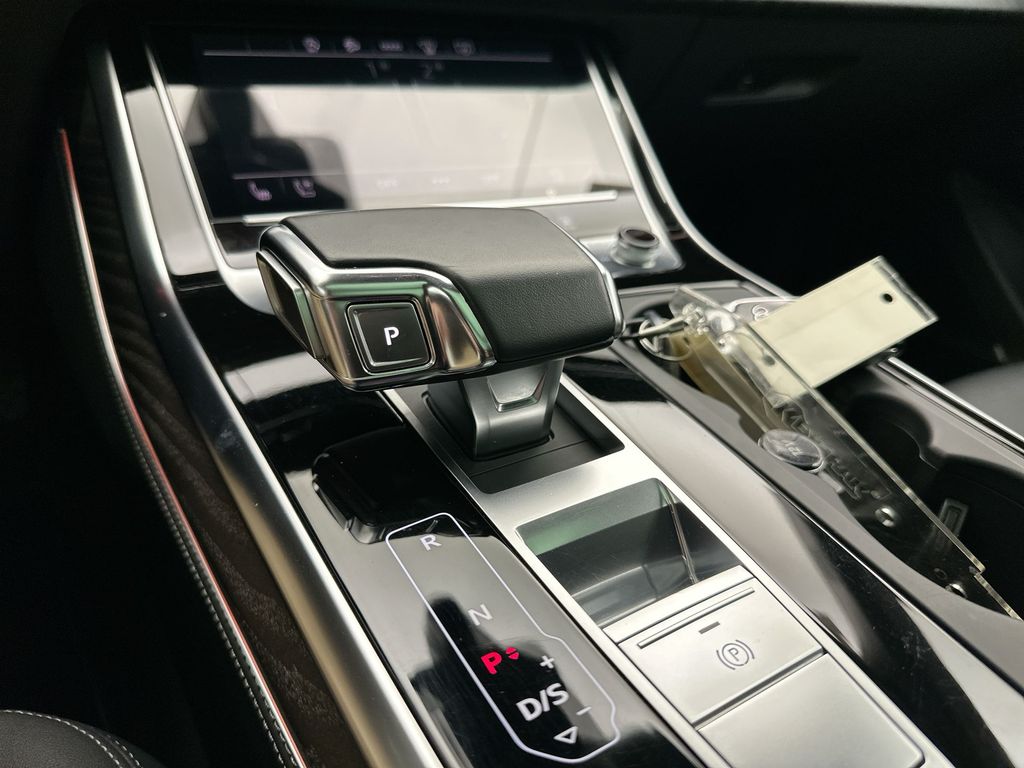 Thumbnail: 2022 Audi Q8 - 12