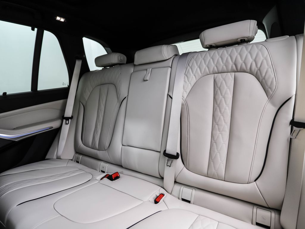 Thumbnail: 2026 BMW X5 - 23