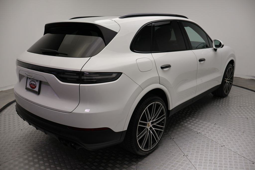 Thumbnail: 2023 Porsche Cayenne - 8