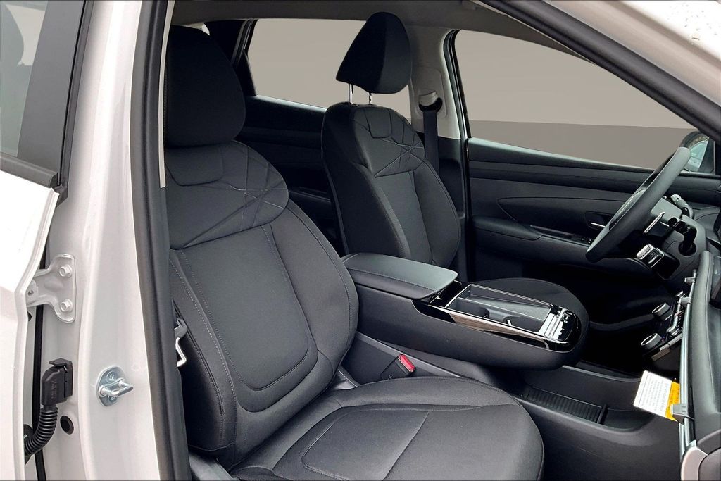 New 2026 White Hyundai Blue SE image 10