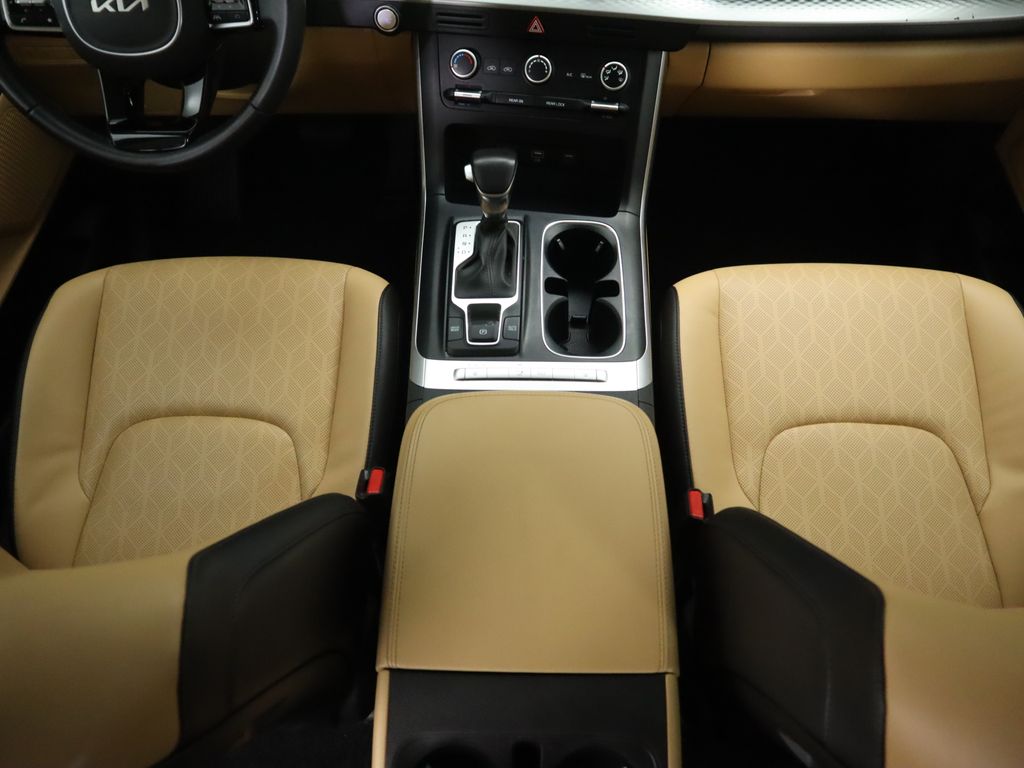 Thumbnail: 2023 Kia Carnival - 16