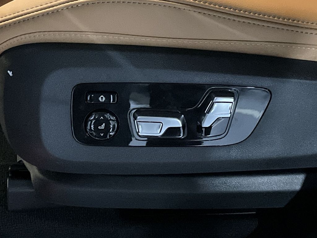 Thumbnail: 2026 BMW X5 - 12