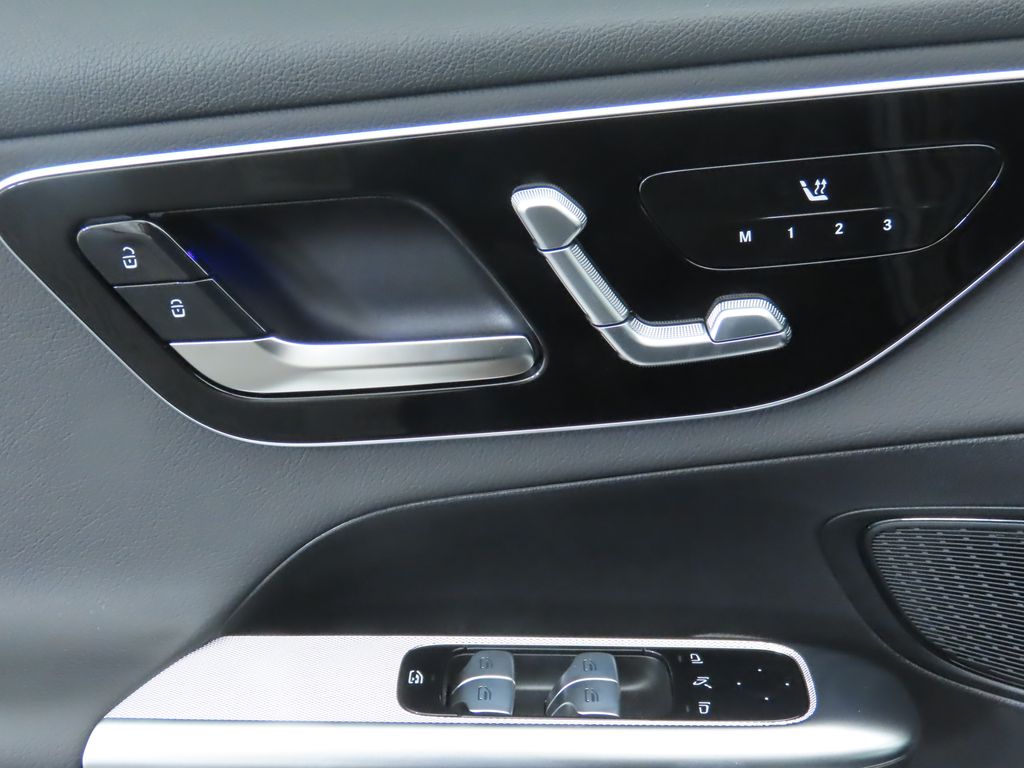 Thumbnail: 2025 Mercedes-Benz GLC - 23